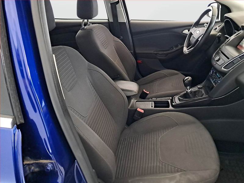 Ford Focus (2015) 1.5 TDCi, Serv.kniha, Tempomat - fotka 9 z 17