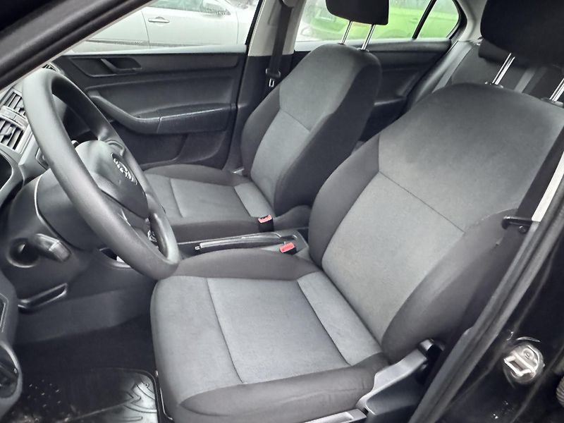Škoda Rapid 1.2 TSI PARKTRONIC - fotka 14 z 17