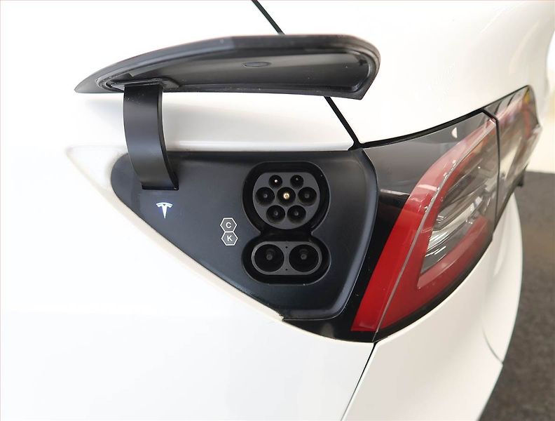 Tesla Model Y (2023) Long Range AWD 79kWh, SoH 93% - fotka 32 z 33