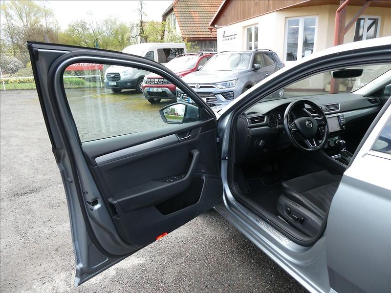 Škoda Superb 2,0 TDi STYLE DSG, 2x kola, ČR - fotka 19 z 43