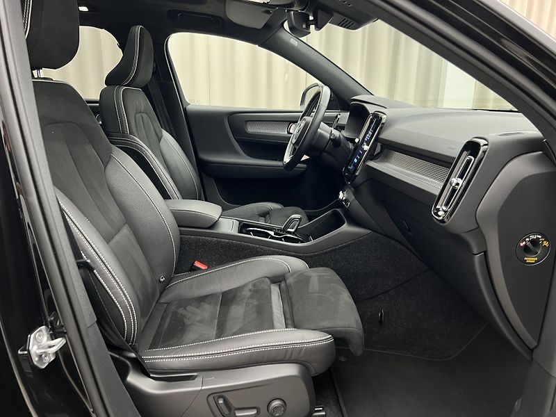 Volvo XC40 AWD TWIN MOTOR RECHARGE - fotka 20 z 44