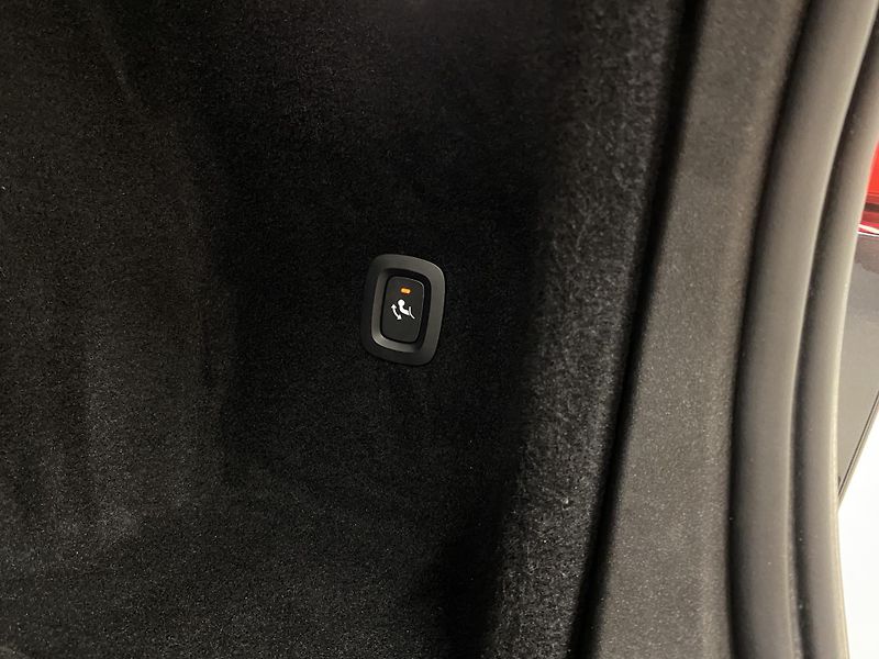 Volvo V60 D4 INSCRIPTION AUT REZERVACE - fotka 32 z 47