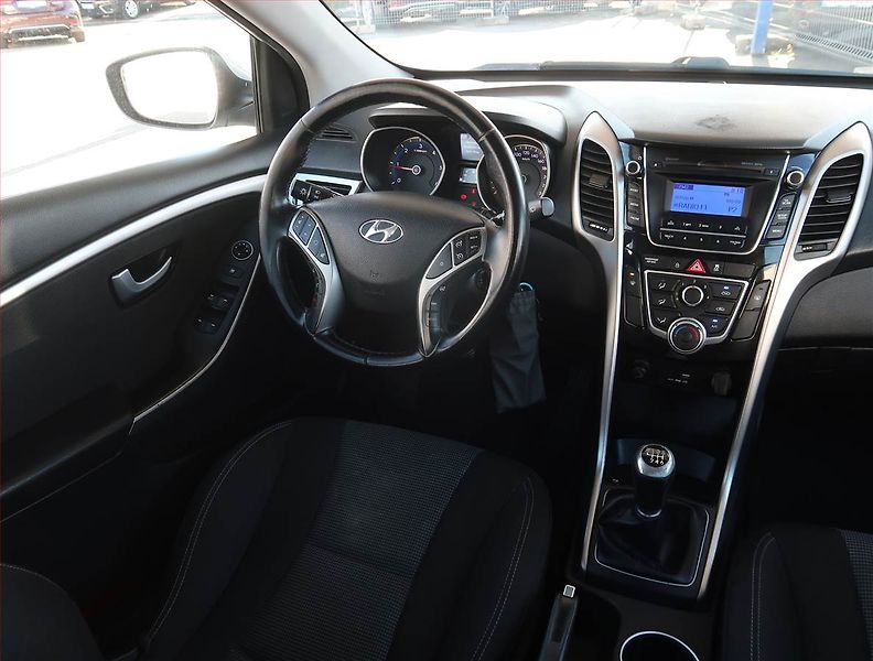 Hyundai i30 (2016) 1.6 CRDi, Serv.kniha, Tempomat - fotka 7 z 17