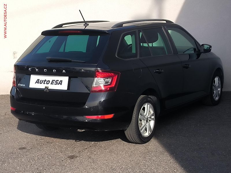 Škoda Fabia (2021) 1.0 TSi, Ambition, park. - fotka 4 z 21