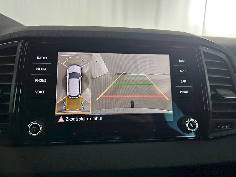 Škoda Karoq (2025) 1.5TSi 110kW SPORTLINE TAŽNÉ - fotka 10 z 30
