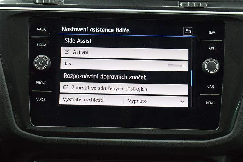 Volkswagen Tiguan 2,0 TDi, virtual,pano,navi, - fotka 31 z 44