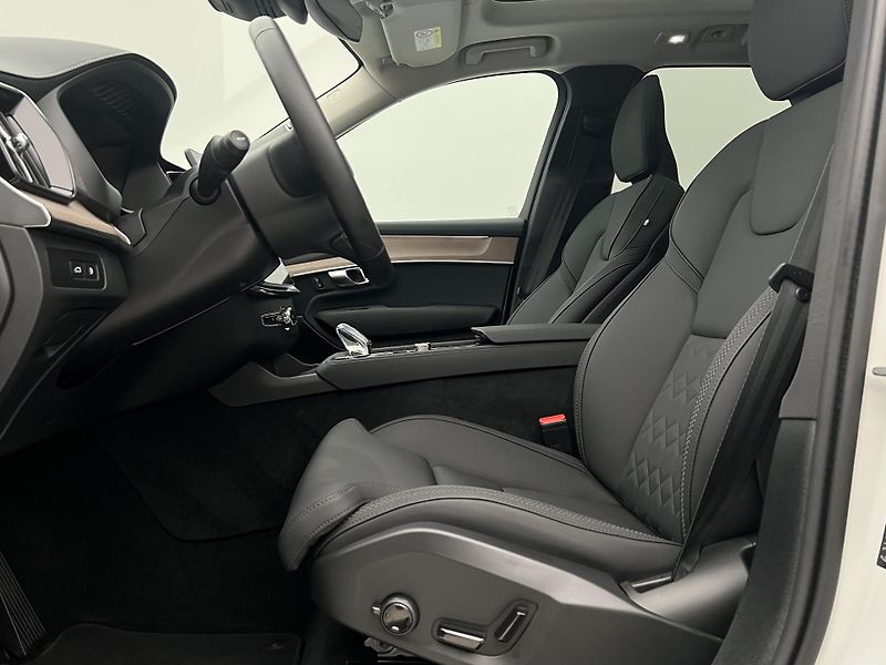 Volvo XC90 T8 RECHARGE PLUS DARK  - fotka 3 z 49