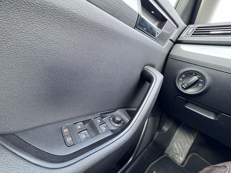 Škoda Superb (2019) 1,5 TSI 110 KW 2. MAJ KM - fotka 25 z 44
