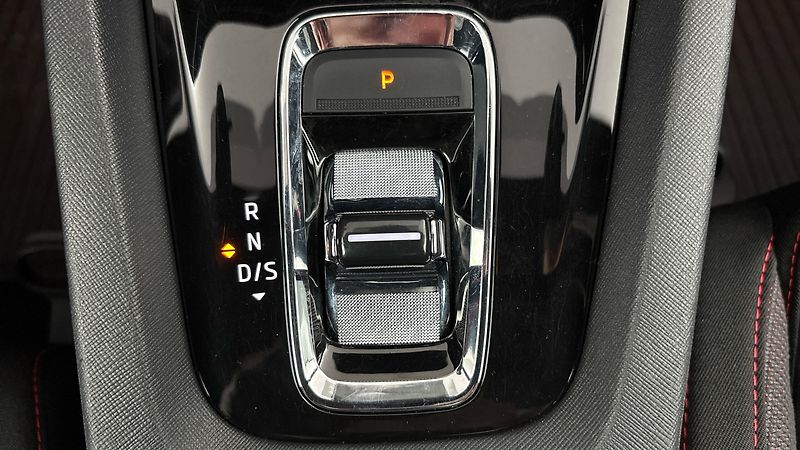 Škoda Octavia 2.0 TSI DSG RS - fotka 23 z 27
