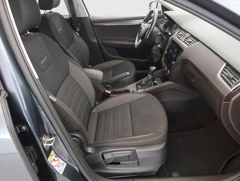 Škoda Octavia (2019) Scout 2.0 TDI, 4X4, Automat - fotka 9 z 23