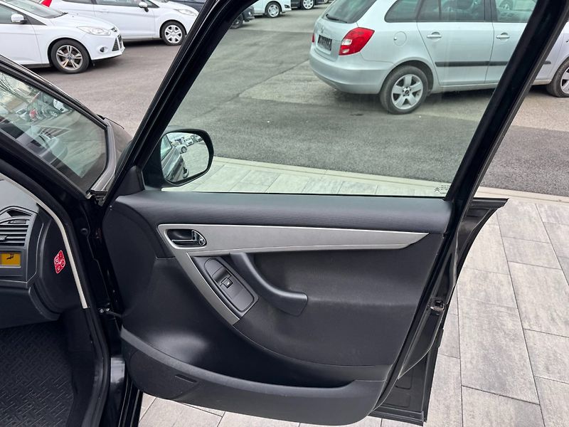 Citroën C4 Picasso (2011) 1,6 HDI 82 KW - fotka 22 z 31