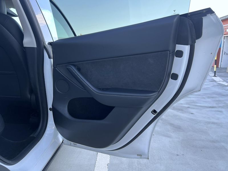 Tesla Model Y Long Range AWD 91% SOH - fotka 21 z 21