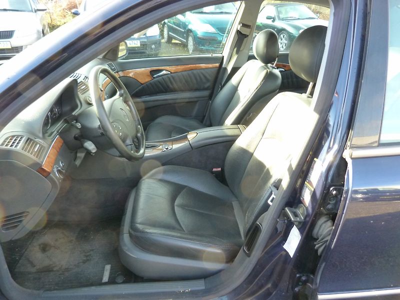 Mercedes-Benz 211 E320 3.2 I - fotka 11 z 23