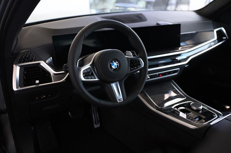 BMW X5 xDrive30d - fotka 2 z 18