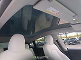 Tesla Model Y (2023) Bílý interiér, AMD, tažné - náhled 6