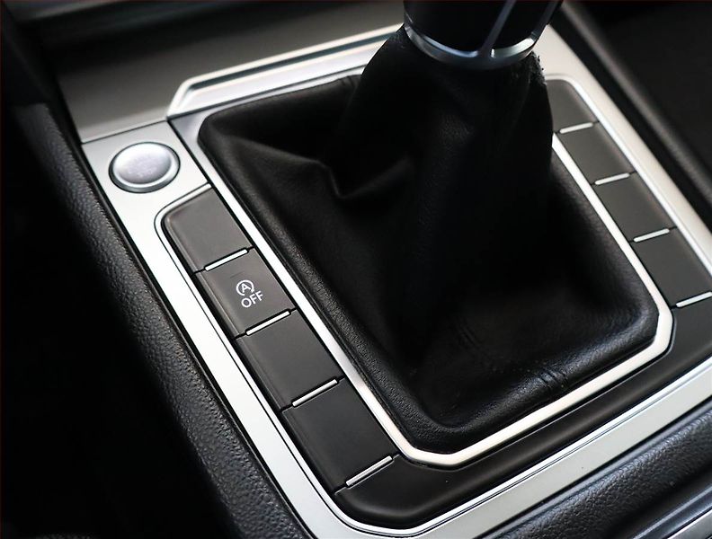 Volkswagen Passat (2015) 2.0 TDI, Navi, Tempomat - fotka 17 z 22