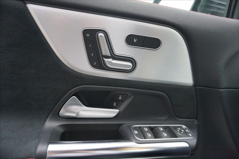 Mercedes-Benz GLA 2,0 250 4M neodpočtové - fotka 11 z 18