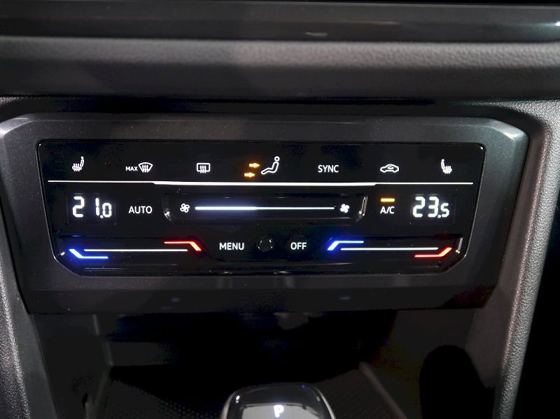 Volkswagen Tiguan (2023) R 2.0TSI 235kW DSG 4x4 - fotka 30 z 38