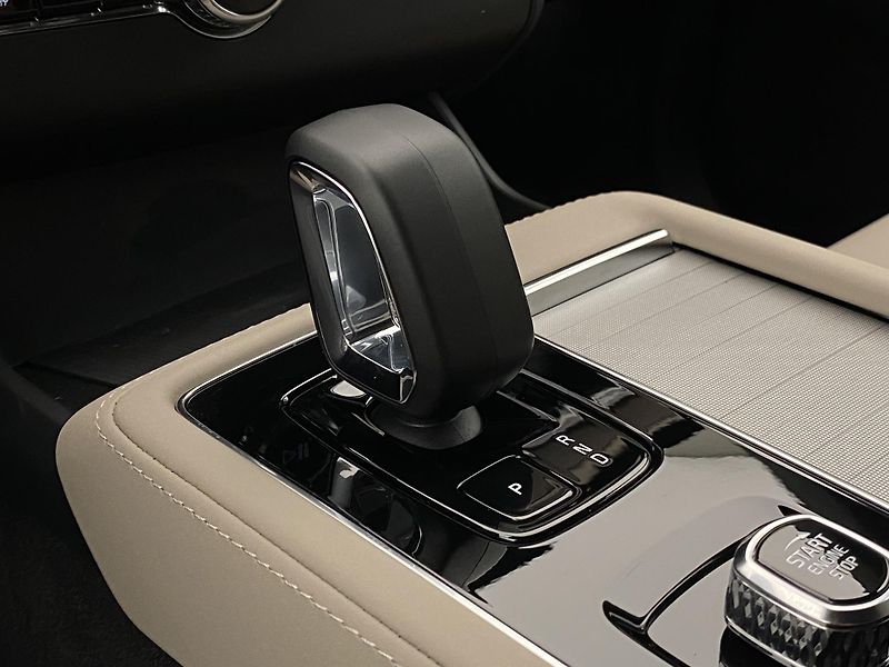 Volvo XC90 (2026) T8 AWD Plug-in CORE 7m - fotka 39 z 64