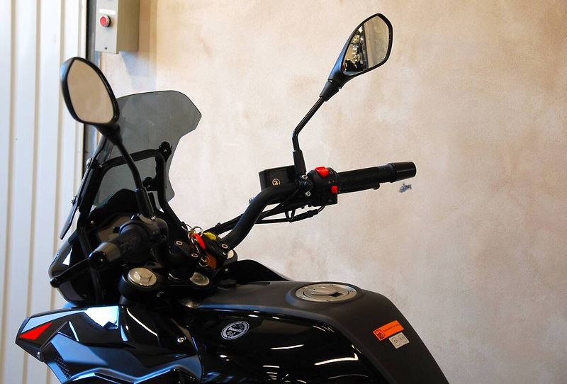 Benelli TRK 251 (2024) pouze 523km, hezký stav, původ - fotka 19 z 20