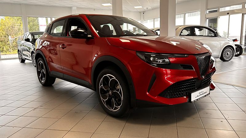 Alfa Romeo Junior 1.2T 145k Ibrida - fotka 3 z 14