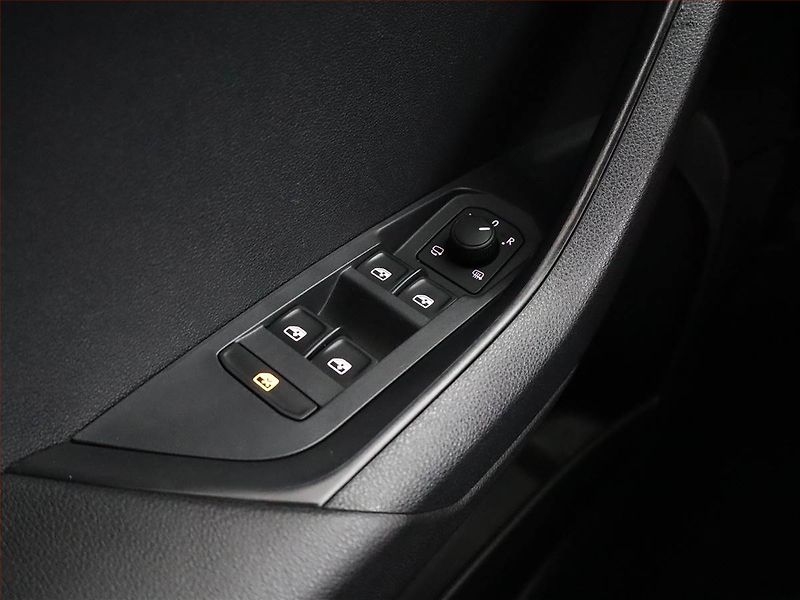 Škoda Karoq (2022) Sportline 2.0 TDI - fotka 20 z 20