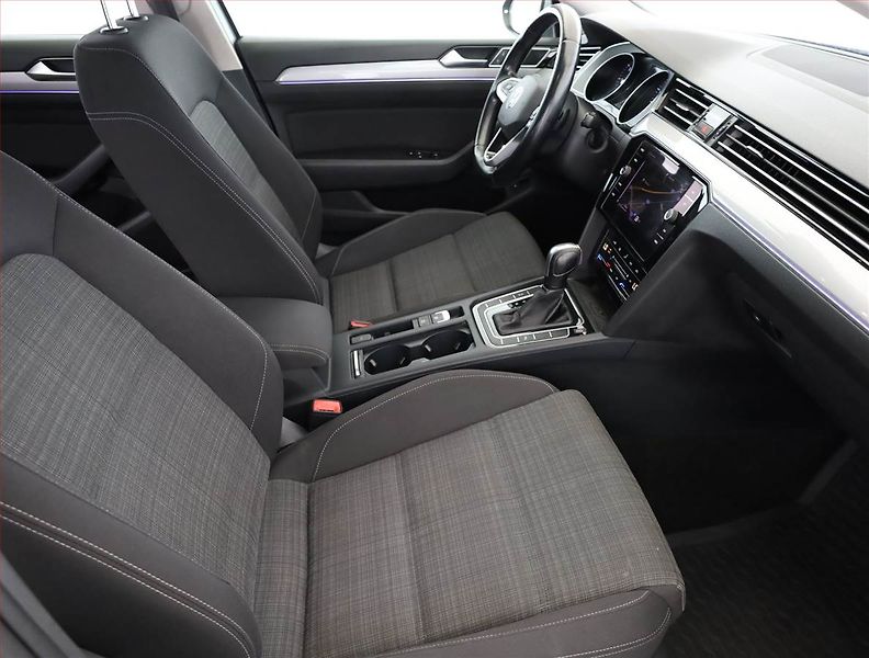 Volkswagen Passat (2020) Business 2.0 TDI, Automat - fotka 7 z 18
