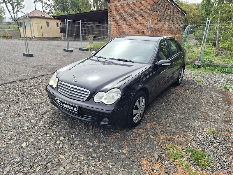 Mercedes-Benz Třídy C (2006) C220 CDi 110Kw sedan, Klima - fotka 3 z 21