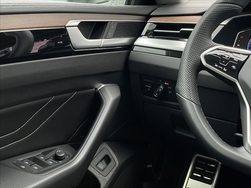 Volkswagen Arteon Shooting Brake 2,0 TDI DSG Elegance Premium - fotka 14 z 23