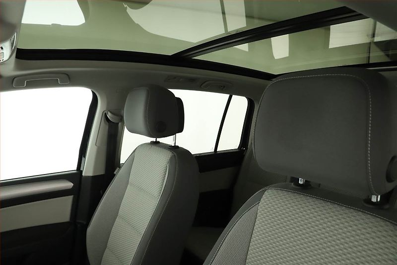 Volkswagen Touran (2023) Comfortline 1.5 TSI - fotka 12 z 17