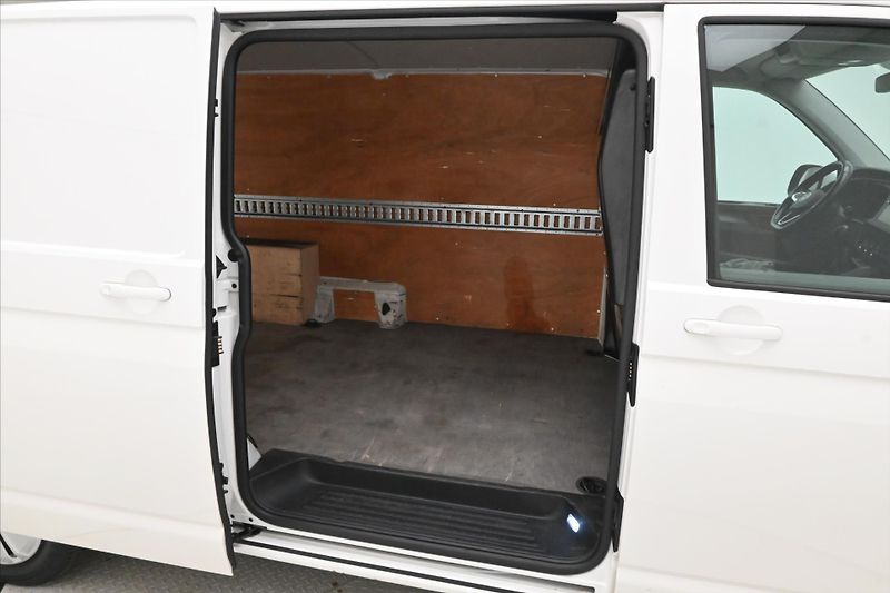 Volkswagen Transporter 2,0 110kW AC DSG Navi Záruka a - fotka 11 z 29