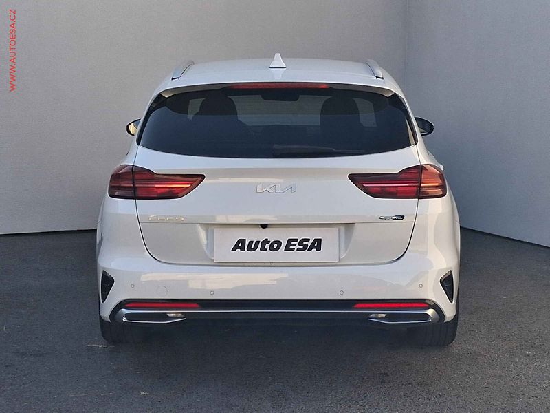 Kia Ceed (2023) 1.5 T-GDi, 2.maj,ČR, GT-line - fotka 5 z 19