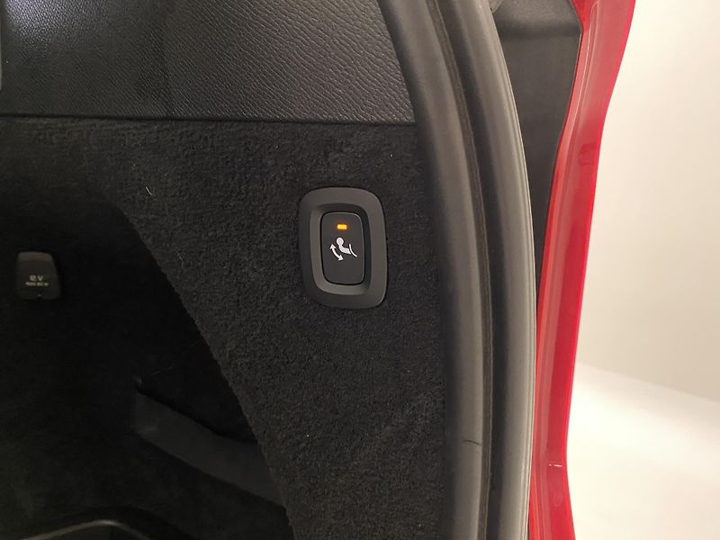 Volvo XC90 B5 AWD INSCRIPTION REZERVACE - fotka 36 z 49