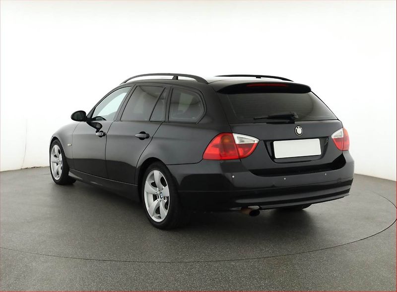 BMW Řada 3 (2007) Individual 320 d, po STK - fotka 4 z 18