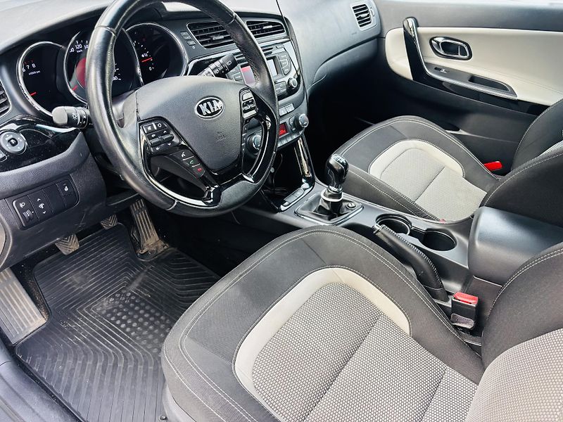 Kia Ceed (2014) 1.6 GDI, 99kW, ČR - fotka 9 z 18