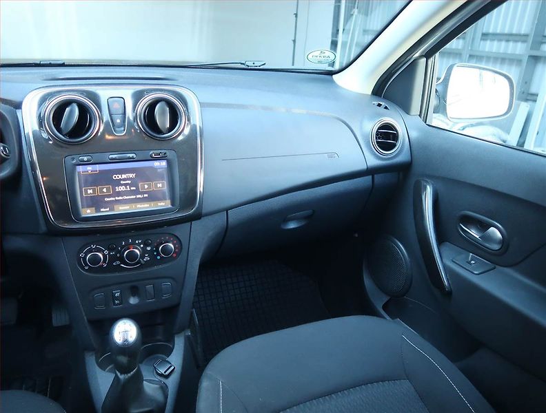 Dacia Logan (2019) 1.0 SCe, Navi, Tempomat - fotka 8 z 15