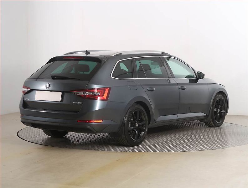 Škoda Superb (2018) 2.0 TDI, Automat, Serv.kniha - fotka 5 z 22