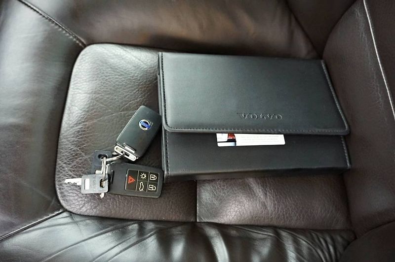 Volvo XC70 (2011) SUMMUM 2,4 D5 158 kW - fotka 39 z 47