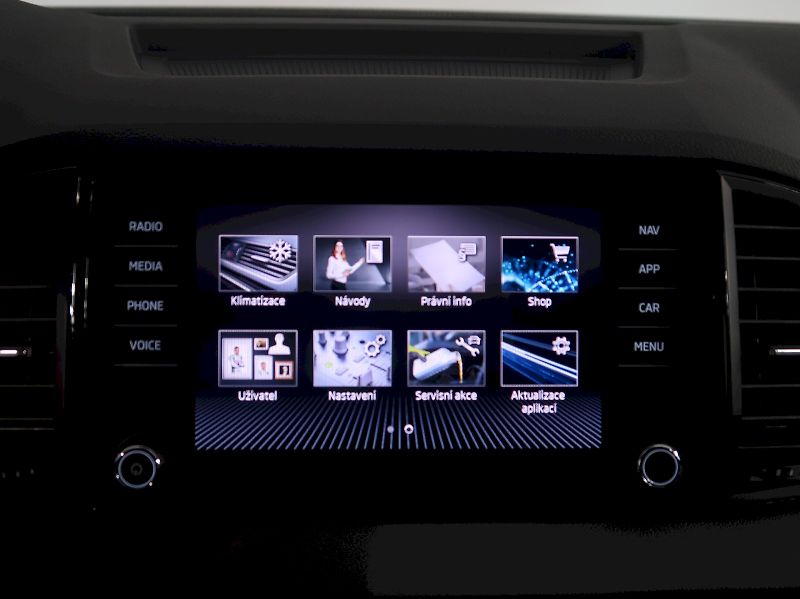 Škoda Karoq (2025) SELECTION 2.0TDI 85KW TAŽNÉ - fotka 23 z 40