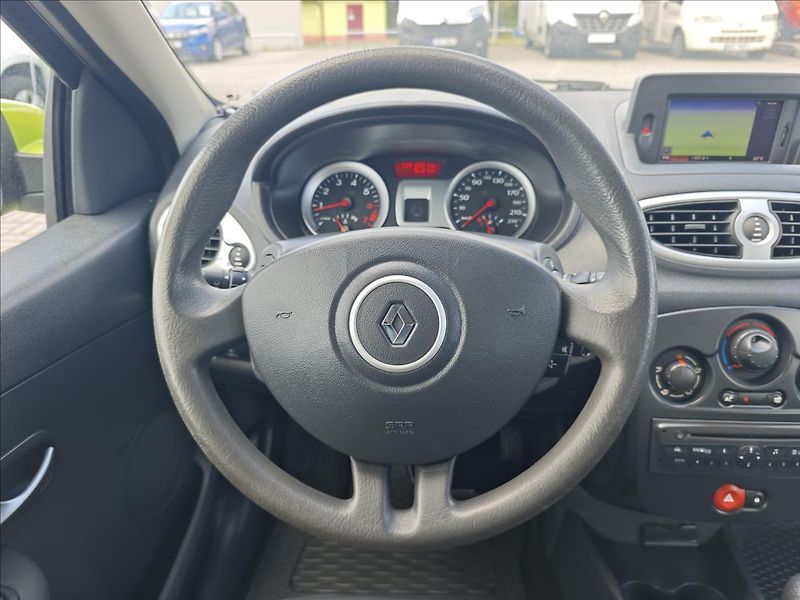 Renault Clio 1,2 16V  Authentique - fotka 17 z 19