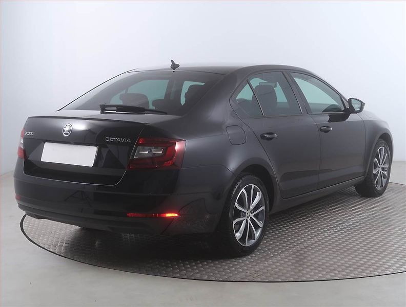 Škoda Octavia (2020) Ambition 1.5 TSI, Serv.kniha - fotka 5 z 16