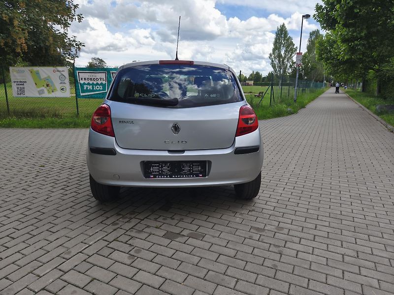 Renault Clio 1.2 confort- nové rozvody - fotka 8 z 23