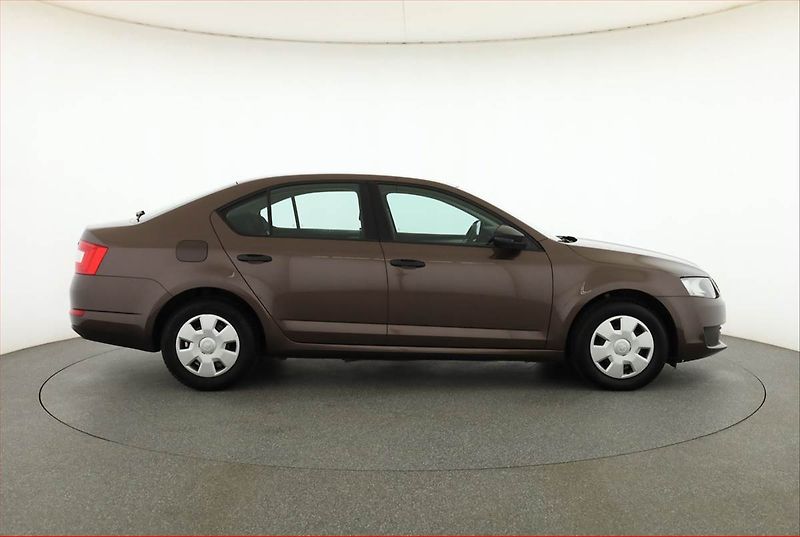 Škoda Octavia (2016) 1.6 TDI, Tempomat - fotka 6 z 15