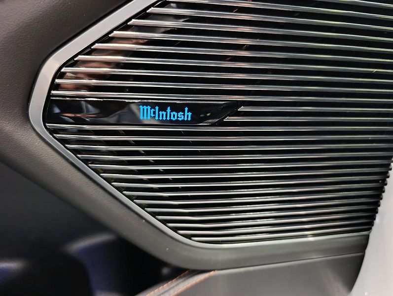 Jeep Grand Cherokee (2024) 4xe SUMMIT RESERVE PHEV - fotka 16 z 27