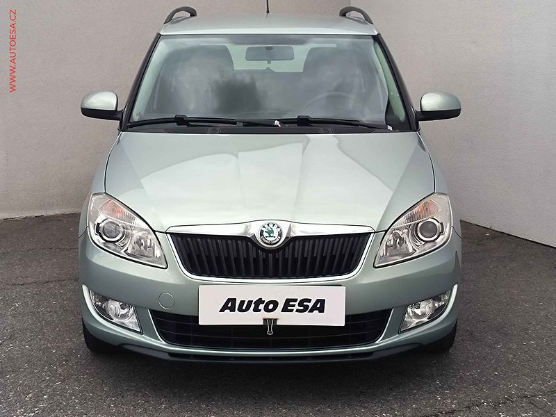 Škoda Fabia (2010) 1.2 TSi, Style, +kola - fotka 2 z 16