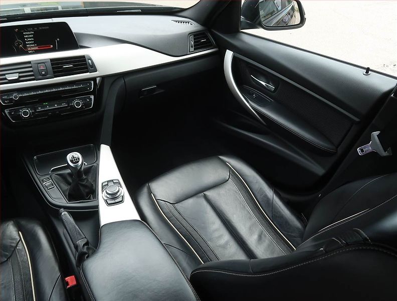 BMW Řada 3 (2017) 318 d, Kůže, Navi, Tempomat - fotka 8 z 23