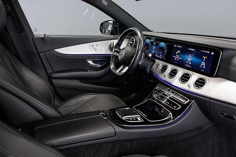 Mercedes-Benz Třídy E (2021) E 300 de T 4Matic AMG Line - fotka 19 z 39