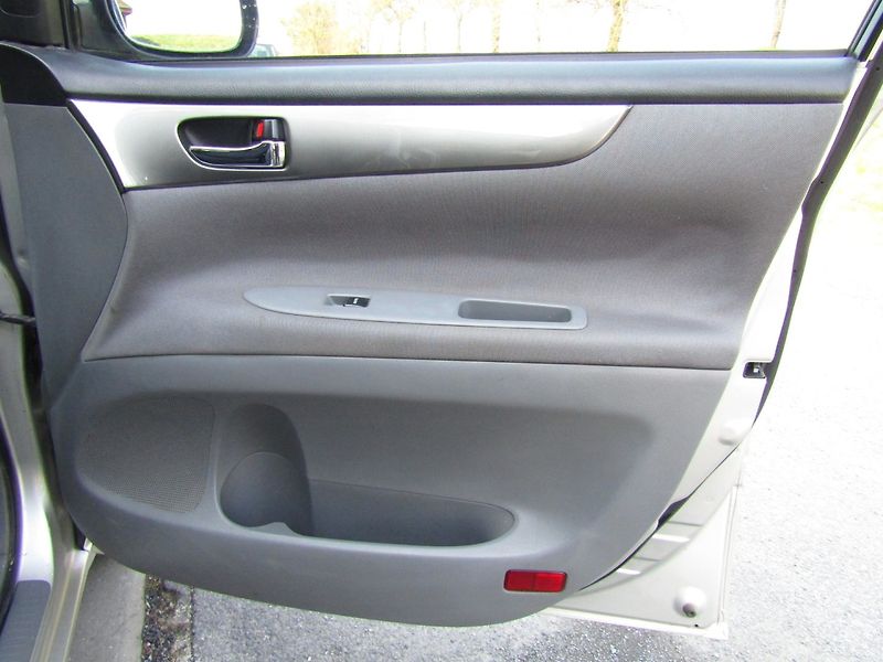 Toyota Avensis Verso (2003) 2.0 D-4D 85kW BEZ KOROZE A DPF - fotka 20 z 30