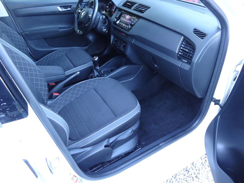 Škoda Fabia Kombi 1.0TSi Ambi. zimní pneu - fotka 7 z 16