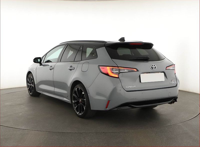 Toyota Corolla (2021) GR Sport 2.0 Hybrid - fotka 4 z 19